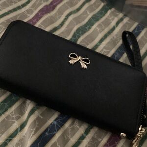 Elegant Black Women's Wallet with Bow Accent